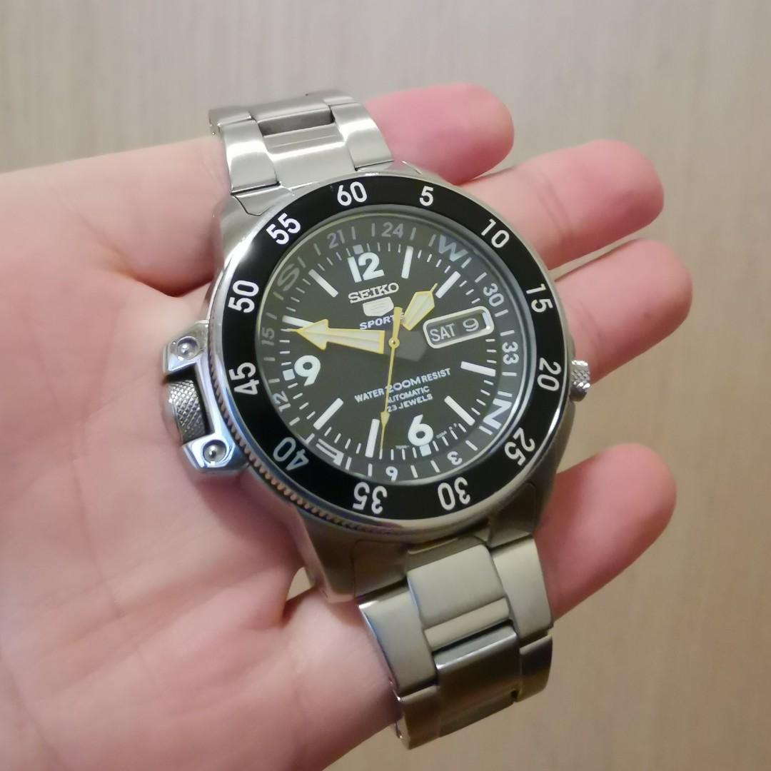 Excellent Seiko Atlas Land Shark Compass function Sports 5 automatic 200m  wr SKZ211 mens watch, Men's Fashion, Watches & Accessories, Watches on  Carousell