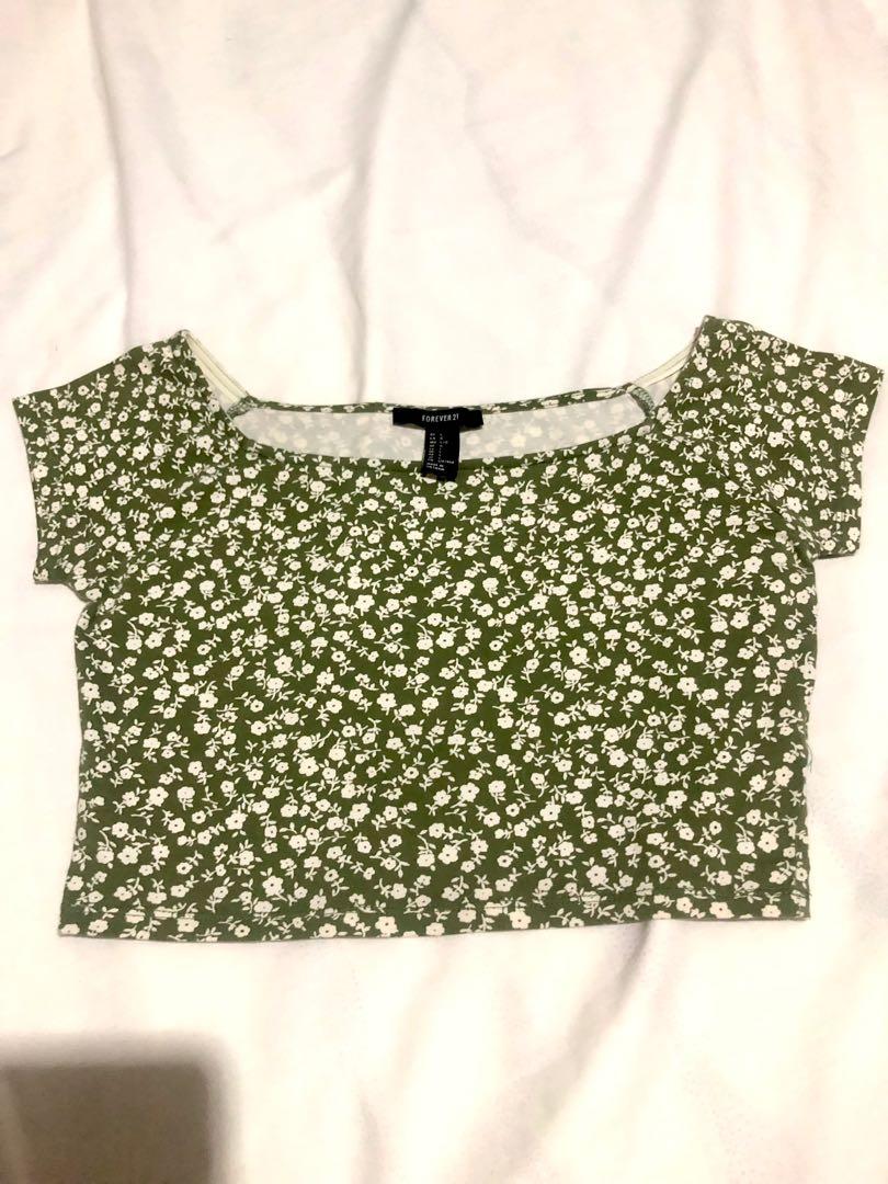 Forever 21 Crop top🥨 (Category: Others Tops) located in San Jose. Submitted by justcherry (Listing ID 1118406616, Image 2). Description: So cute!🙈 Size large but runs small..