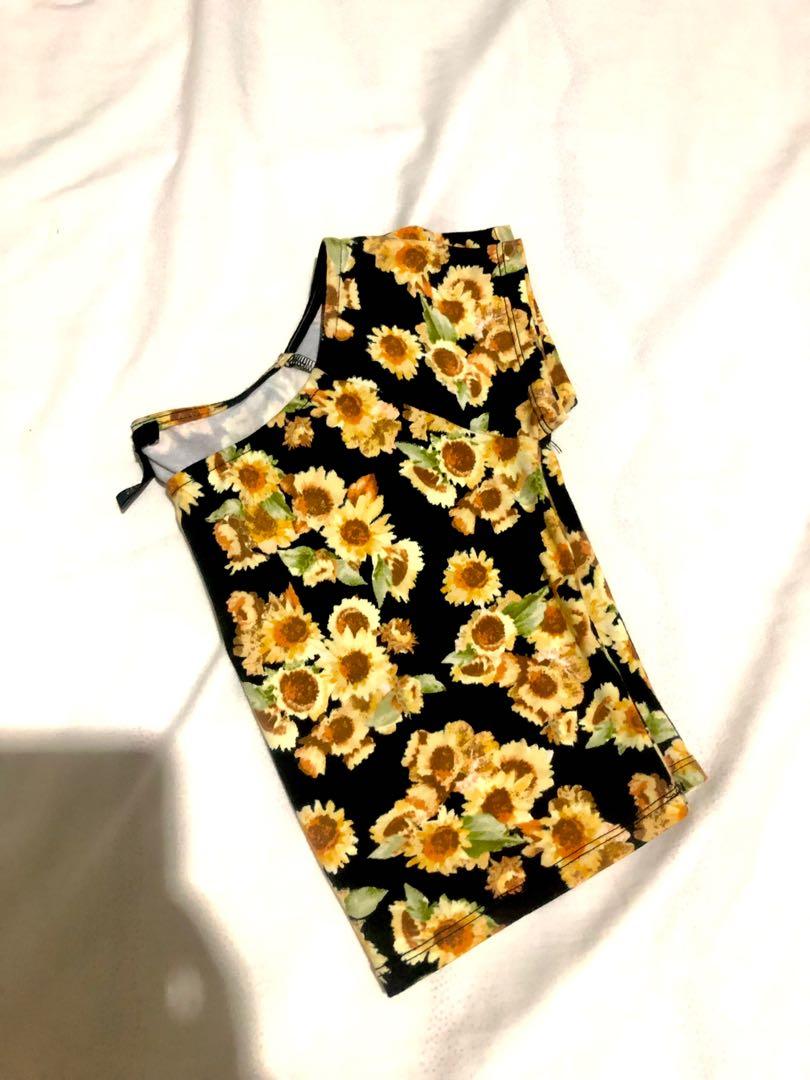 Forever 21 crop top 🌻 (Category: Others Tops) located in San Jose. Submitted by justcherry (Listing ID 1118407032, Image 1). Description: So cute 🙈 Size large but runs small..