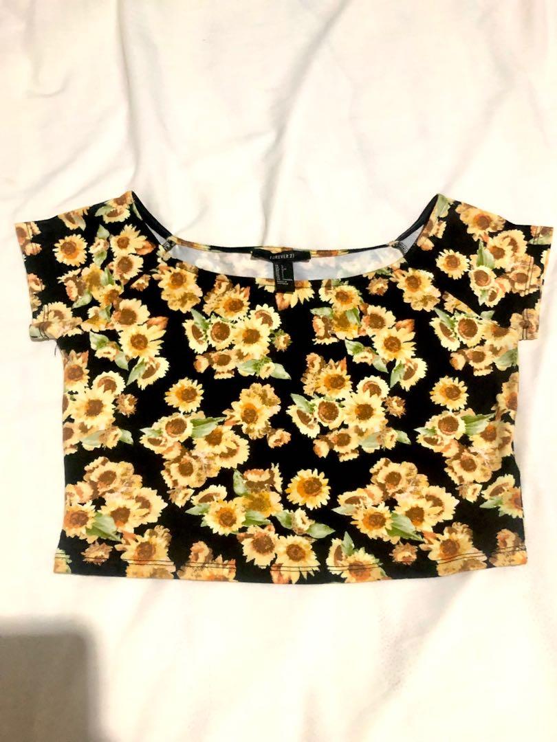 Forever 21 crop top 🌻 (Category: Others Tops) located in San Jose. Submitted by justcherry (Listing ID 1118407032, Image 2). Description: So cute 🙈 Size large but runs small..
