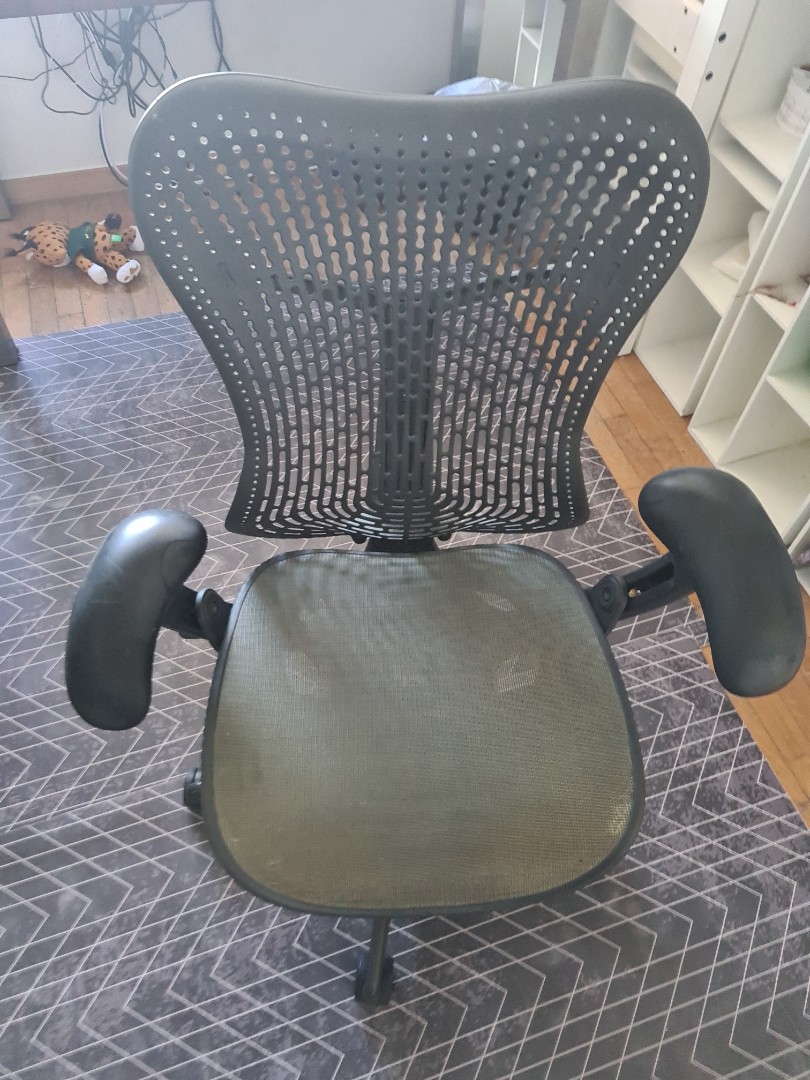 Broken herman miller chair new arrivals