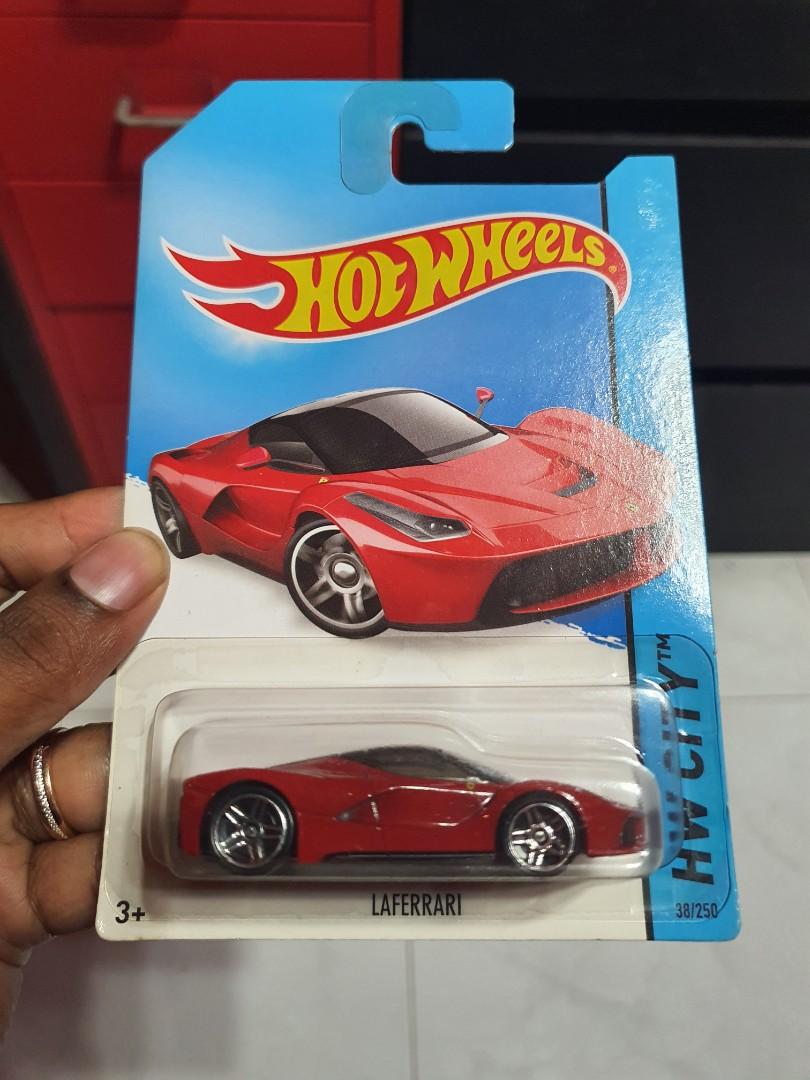 Hot wheels laferrari online