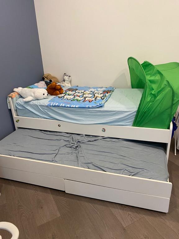 Ikea trundle bed FIRE SALE!!!, 傢俬＆家居, 傢俬, 床架及床褥 Carousell