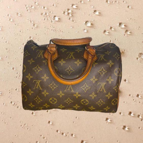 Louis Vuitton LV Speedy 25 (Category: Luxury Bags & Wallets) located in Quezon City. Submitted by najamazing (Listing ID 1116553812, Image 2). Description: Inclusion: dustbag and provided twilly Production Date: Jan. 1986 Price: ₱16,500.