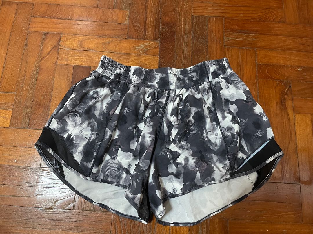 Lululemon hotty hot shorts mid rise 4 