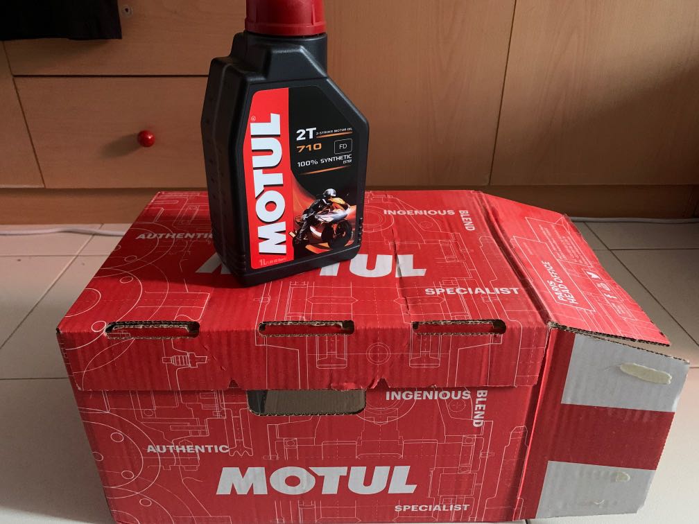 Motul 2T 710 100% Synthetic Oil, Motorcycles, Motorcycle Accessories on  Carousell