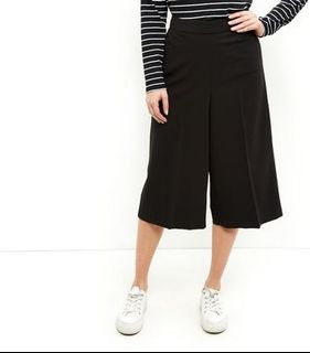 (Category: ) located in . Submitted by h_wardrobe (Listing ID 1118434572, Image 1). Description: .