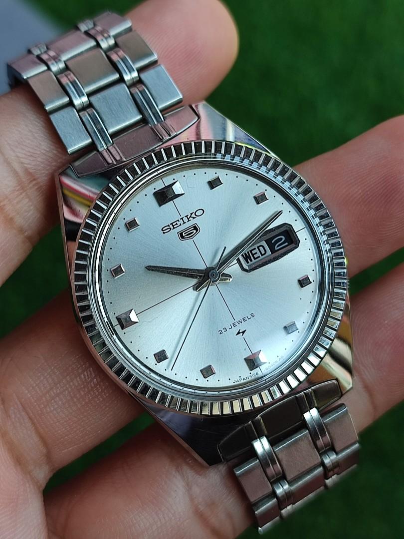 NOS) New Old Stock Vintage Fluted bezel Seiko Rhodium hair line dial,  Luxury, Watches on Carousell