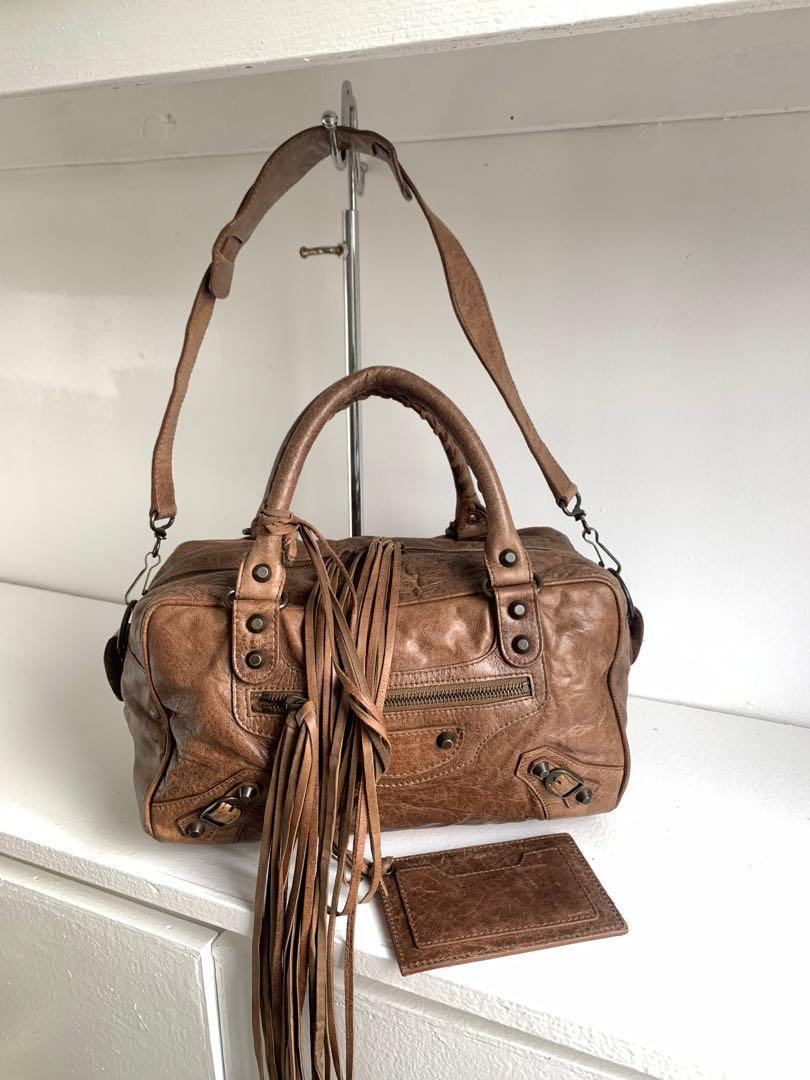 ORIGINAL. BAKENCIAGA THE BOX (Category: Luxury Bags & Wallets) located in Manila. Submitted by raila.bags (Listing ID 1118407472, Image 1). Description: 101%original po eto wala butas or punit sign of usage cyempre meron preloved eto..