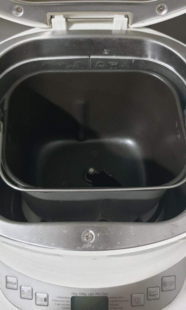 Philips Breadmaker (Category: Cookers) located in Singapore. Submitted by candy1888 (Listing ID 1118525602, Image 3). Description: Seldom used breadmaker..