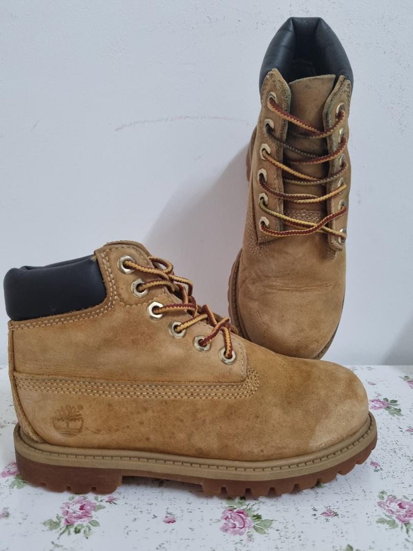 Timberlamd boot (Category: Babies & Kids Fashion) located in Bangi. Submitted by fqutez (Listing ID 1118474690, Image 2). Description: for 17.5cm size not for fussy buyer got some small stain no box postage dfod.