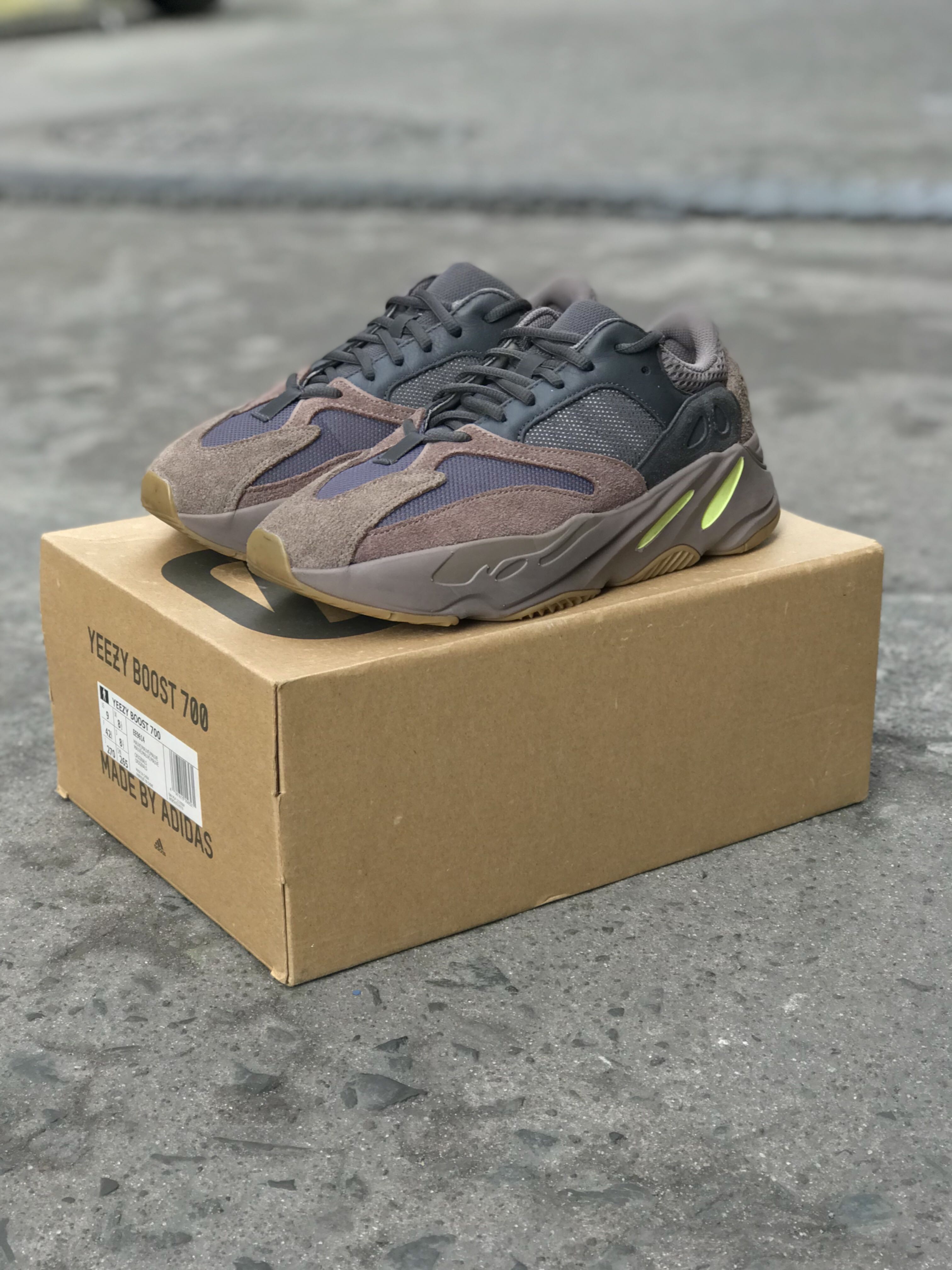 yeezy 700 mauve size 13