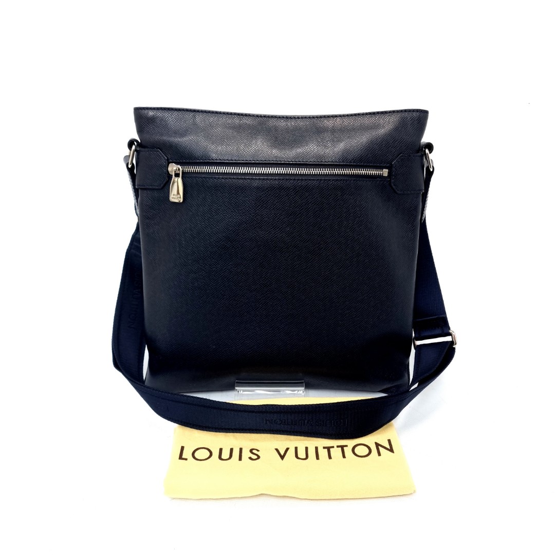 LOUIS VUITTON N42250 BLOOMSBURY GM SLING SHOULDER BAG, Luxury, Bags &  Wallets on Carousell