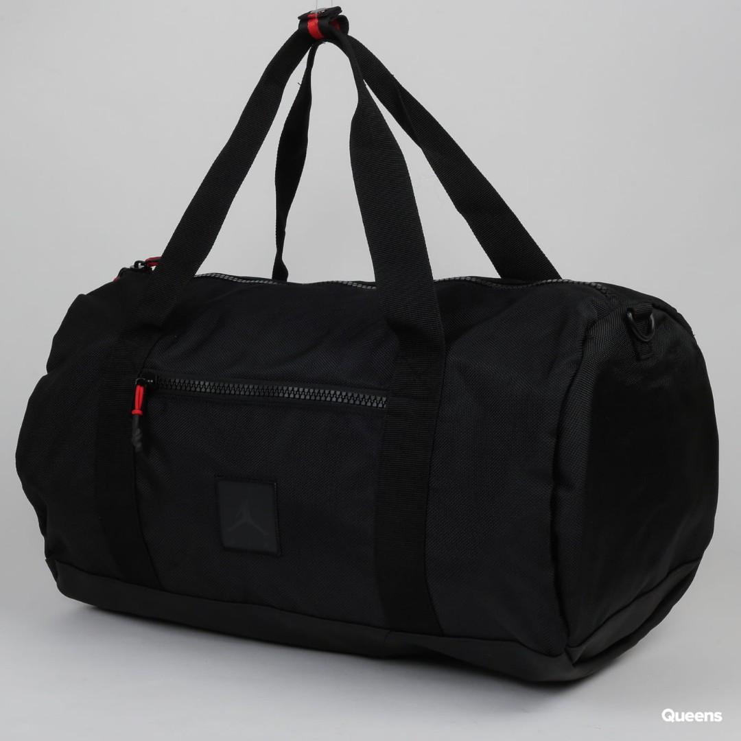 BARAND NEW NIKE BLACK JORDAN DUFFLE BAG 