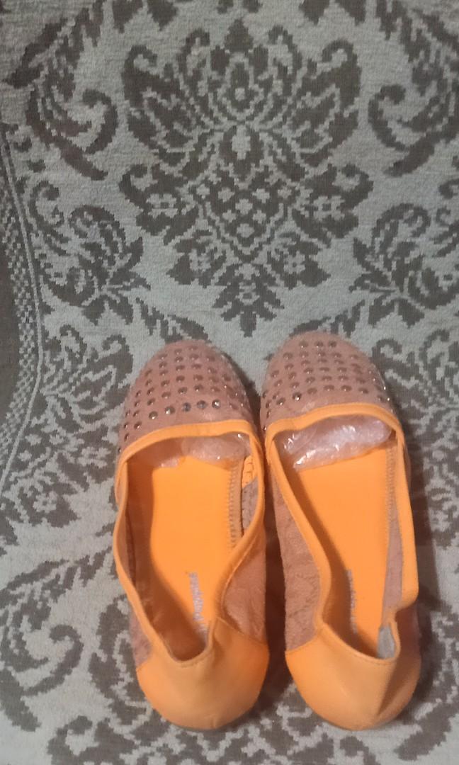 Authentic HUSH puppies Espadrille shoes (Category: Flats & Sandals) located in Caloocan City. Submitted by drum_beater (Listing ID 1123034541, Image 3). Description: Lace and soft leather excellent condition.