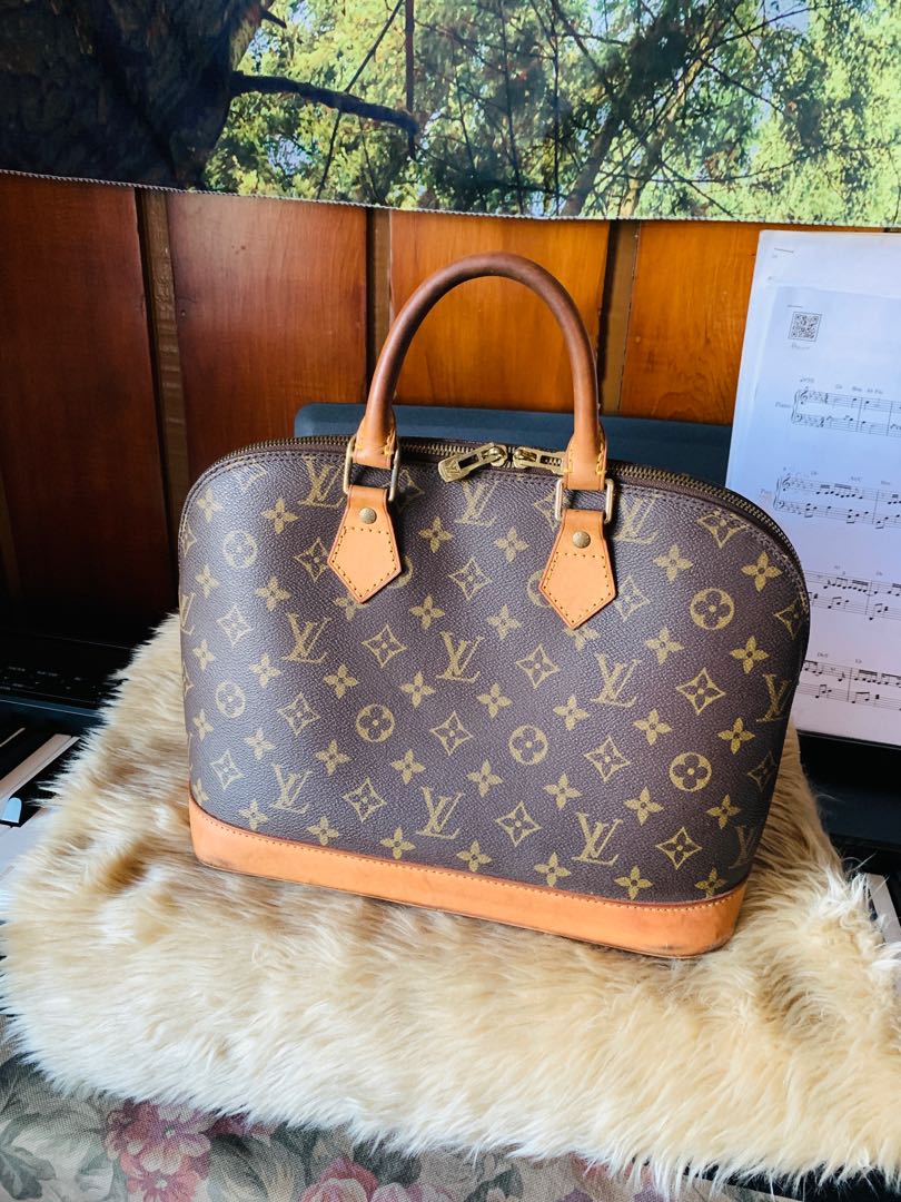 Pløje hvad som helst Fjernelse Authentic Louis Vuitton Alma Monogram Bag, Luxury, Bags & Wallets on  Carousell