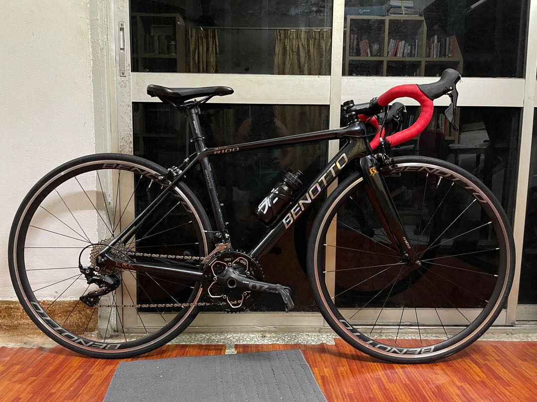 Raleigh r100 road bike on sale