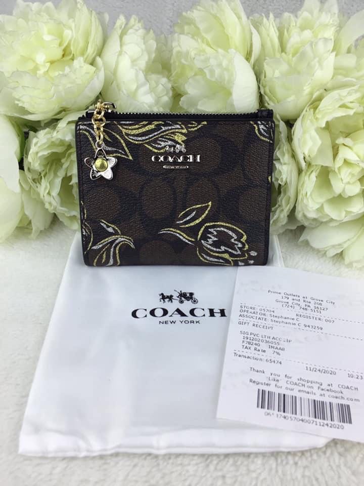 Coach Snap Card Case, Women's Fashion, Bags & Wallets, Wallets & Card