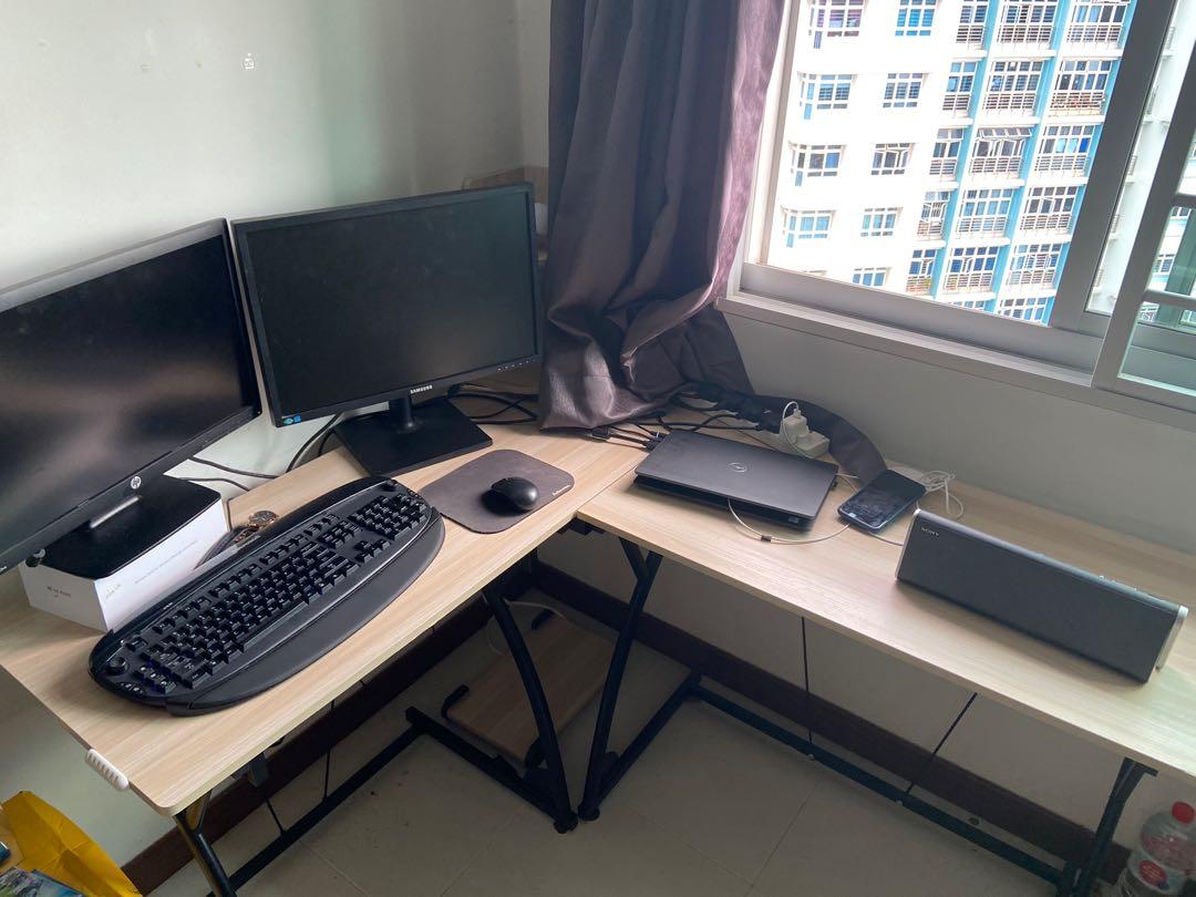 Computer table (Category: Bathroom & Kitchen Fixtures) located in Singapore. Submitted by hein123 (Listing ID 1123002495, Image 1). Description: .
