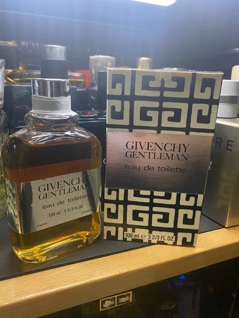 Givenchy store gentleman classic