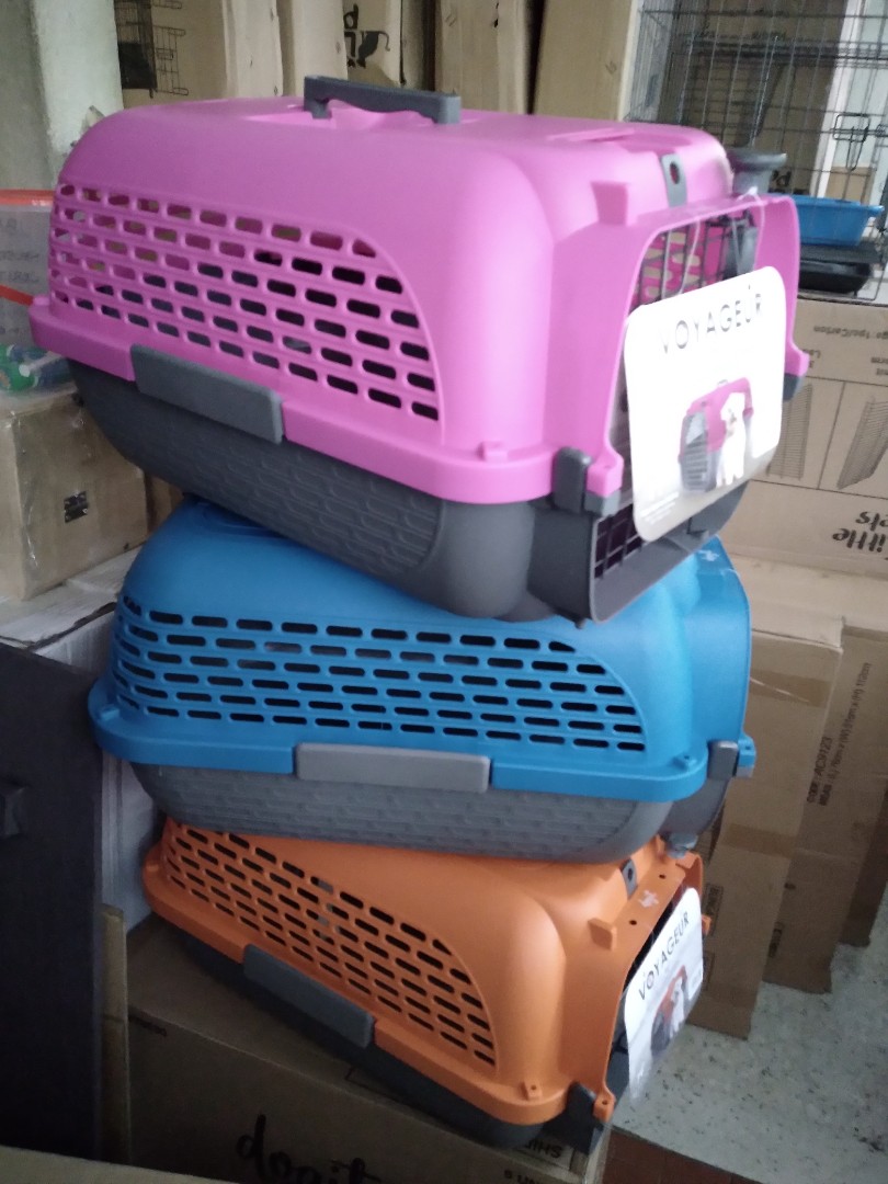 Hagen Pet carrier Size M, Pet Supplies, Homes & Other Pet Accessories on Carousell