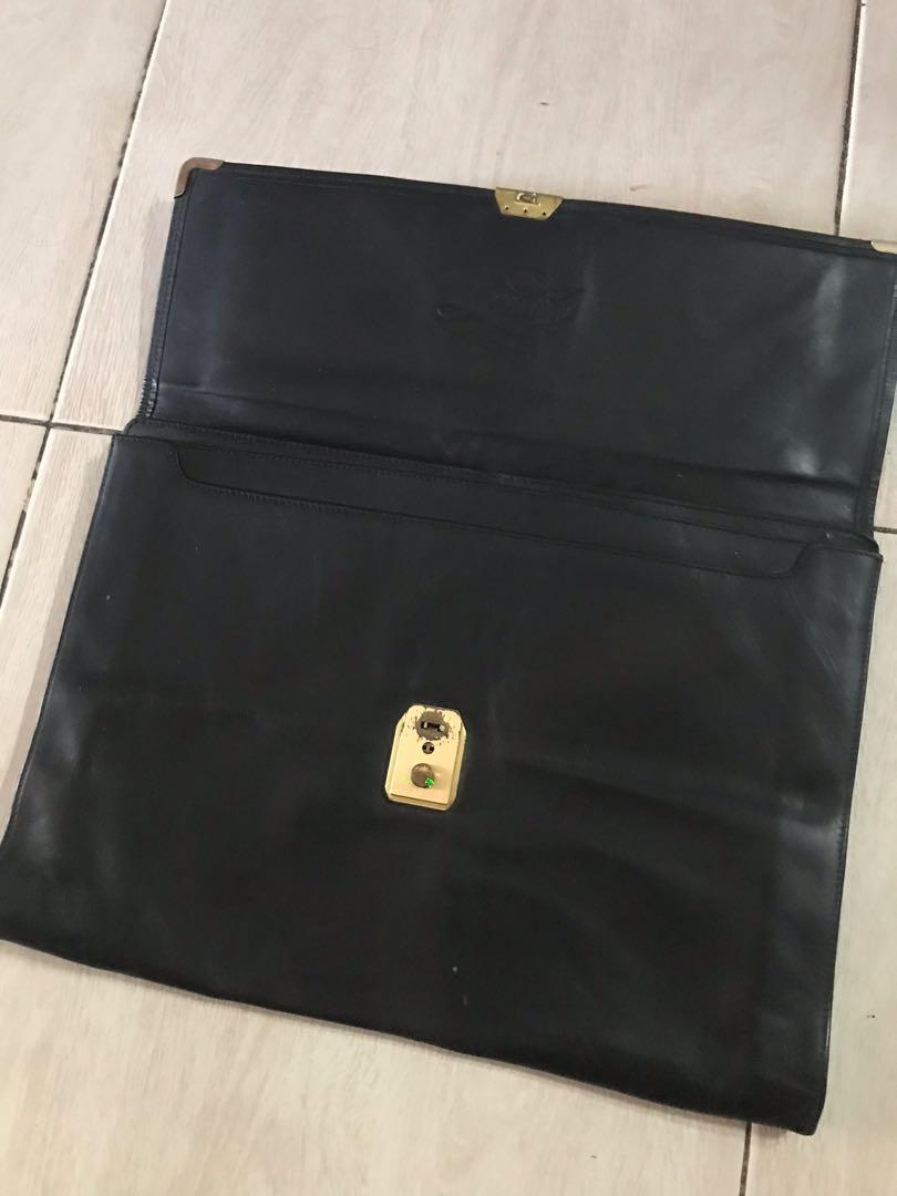 Lepanto File Organizer (Category: Luxury Bags & Wallets) located in Navotas City. Submitted by mph_thrift (Listing ID 1122981868, Image 2). Description: made in japan leather made .
