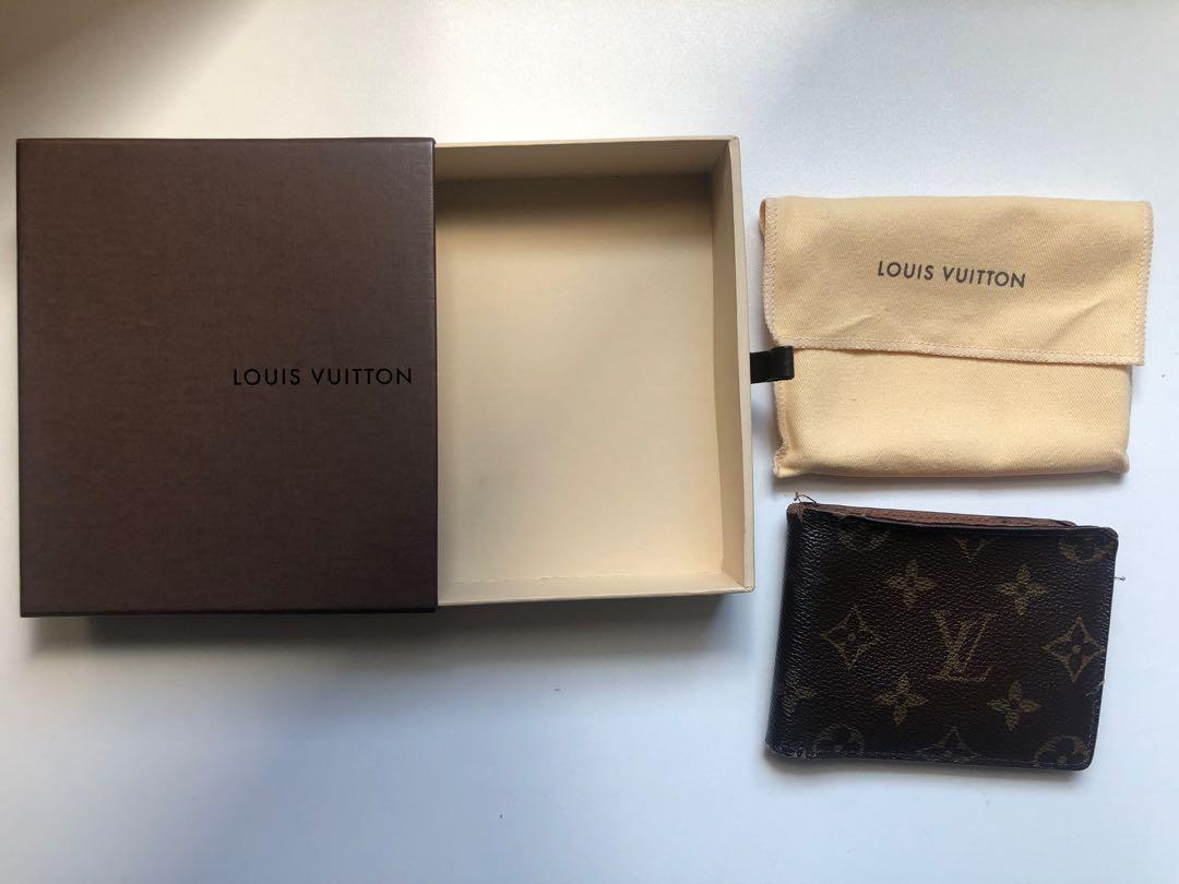 LV Men monogram bifold wallet authentic (Category: Luxury Bags & Wallets) located in Makati City. Submitted by littonton (Listing ID 1122973200, Image 1). Description: Please see photos for issues. Condition5/10 Comes with box and pouch.