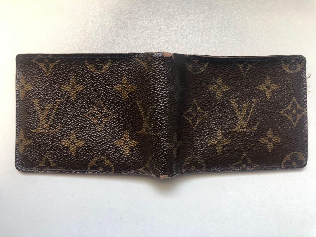 LV Men monogram bifold wallet authentic (Category: Luxury Bags & Wallets) located in Makati City. Submitted by littonton (Listing ID 1122973200, Image 3). Description: Please see photos for issues. Condition5/10 Comes with box and pouch.