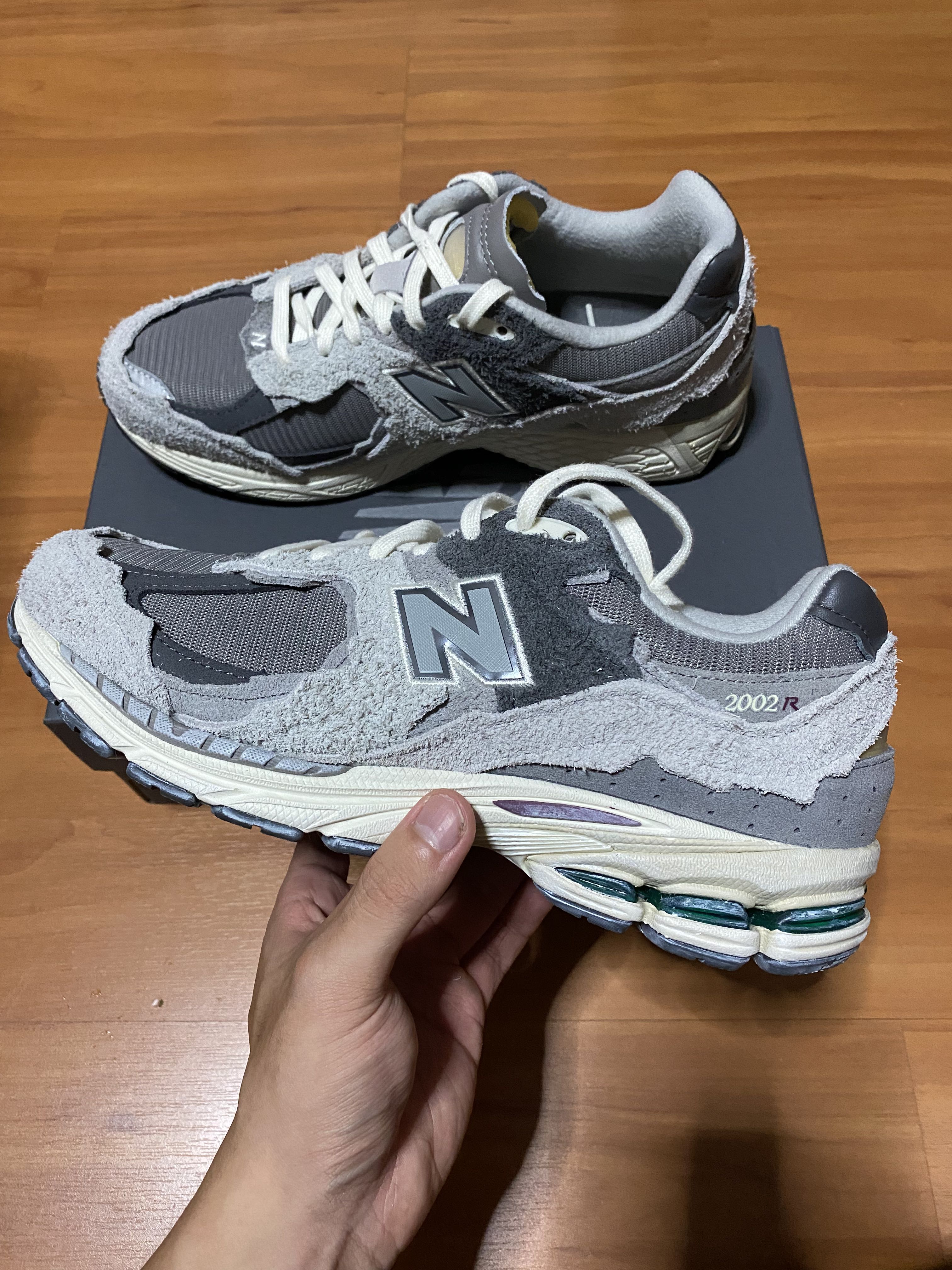 New Balance 2002R Protection Pack Rain Cloud US9.5 USED, Men's Fashion,  Footwear, Sneakers on Carousell