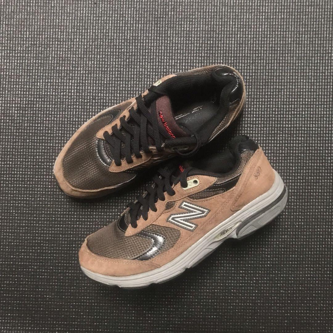 New Balance 880 brown