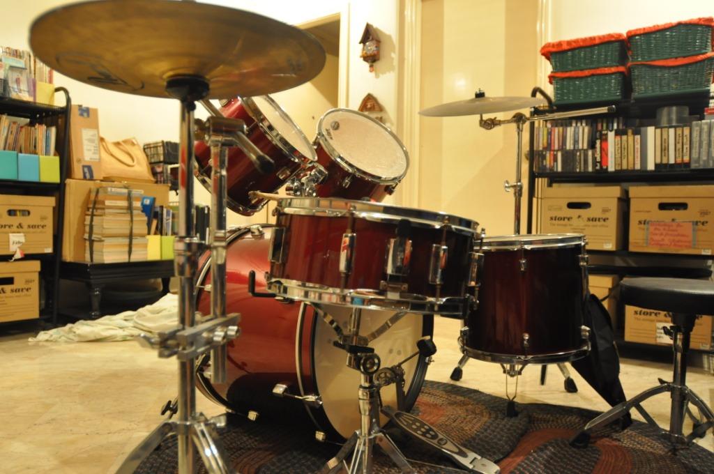 Pearl Forum 5 pieces Standard Drum Set with Hardware Red wine, Hobbies & Toys, Music & Media