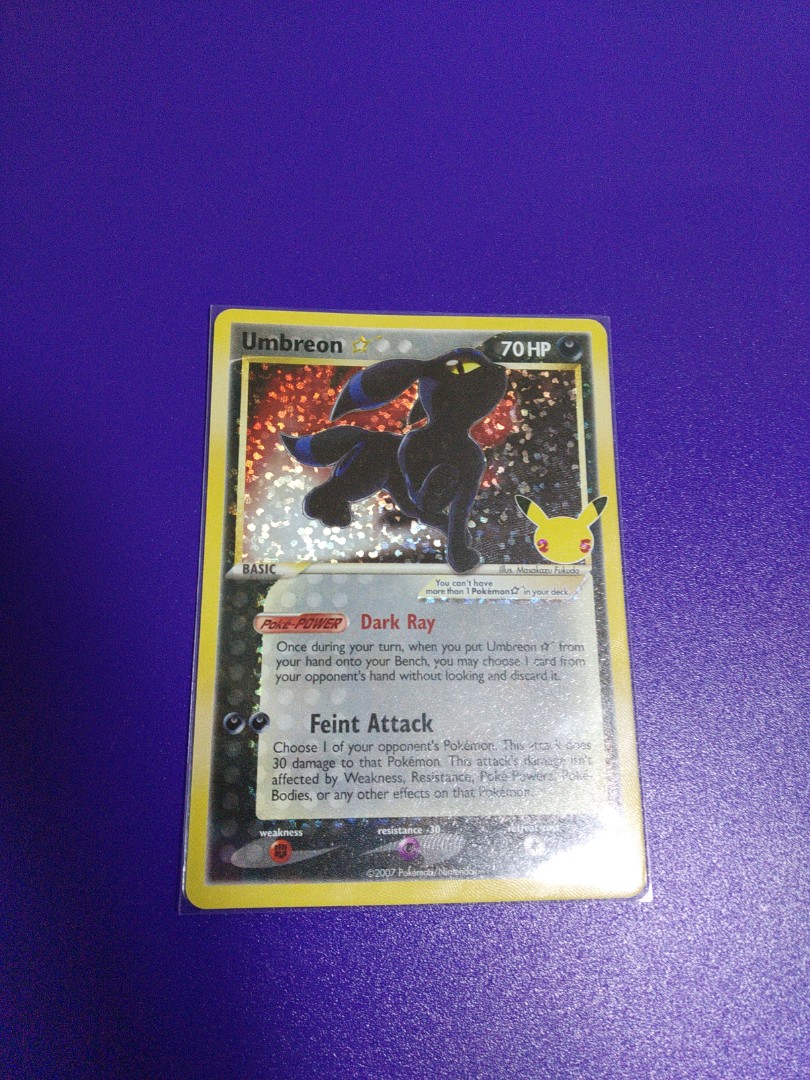 Pokemon TCG Umbreon Gold Star Holo Rare Celebrations Classic Collection, Hobbies & Toys, Toys