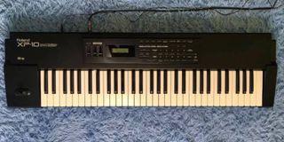 ROLAND XP-10 MULTITIMBRAL SYNTHESIZER