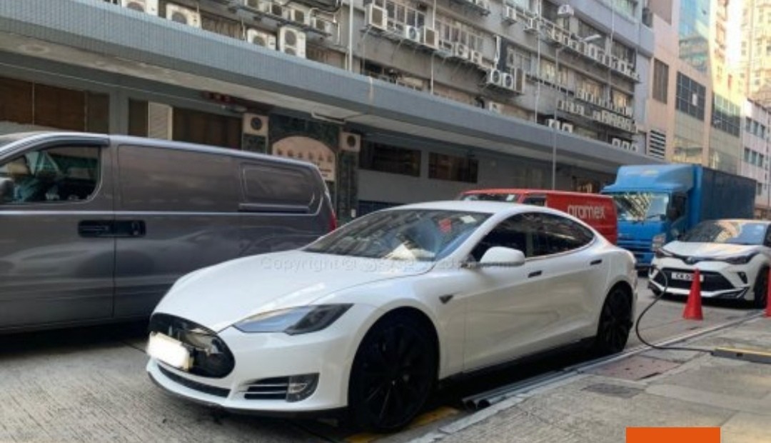 Tesla Model S 85 Auto62863128536065111