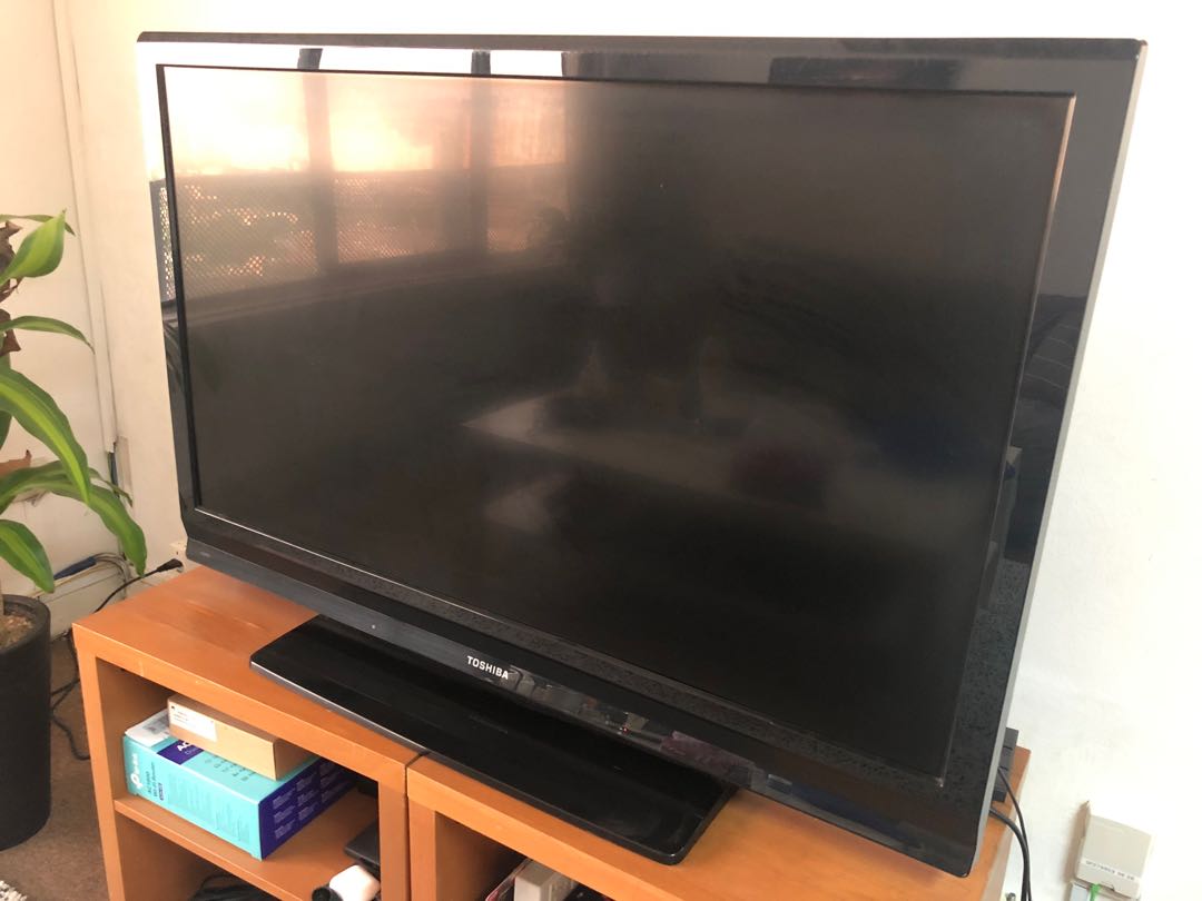 Toshiba TV 42 Inch, TV & Home Appliances, TV & Entertainment, TV on