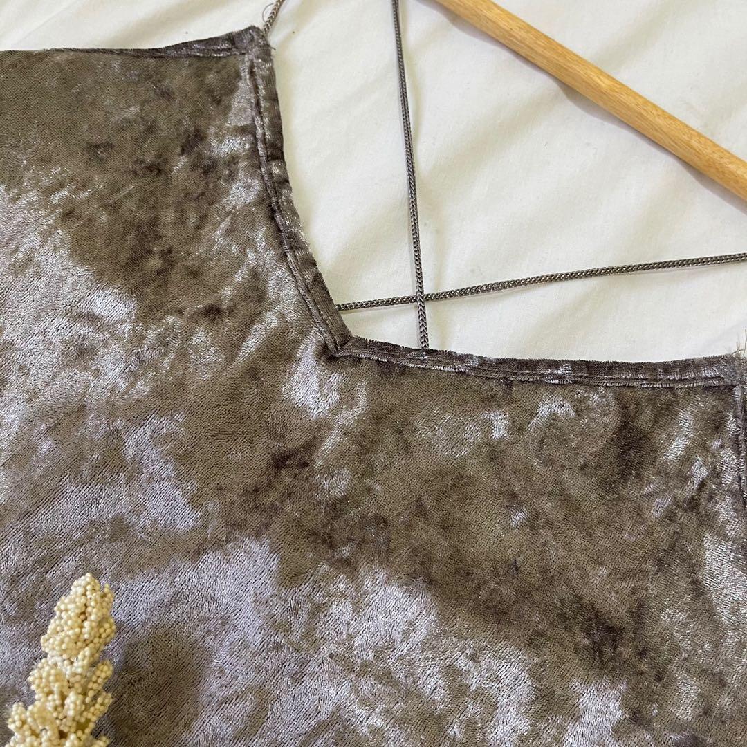 Velvet Tank Top (Category: Sleeveless) located in Tiaong. Submitted by pixieapparelph (Listing ID 1122938571, Image 2). Description: •condition: pre-loved •size: fits S-M •fabric: stretchy .