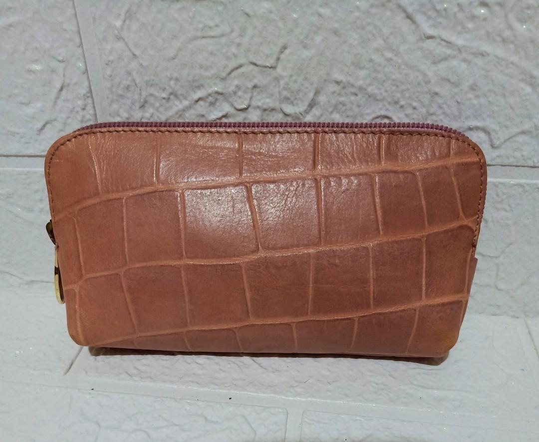 authentic Furla pouch wallet (Category: Luxury Bags & Wallets) located in La Trinidad. Submitted by xef06 (Listing ID 1124721259, Image 1). Description: genuine leather kasya phone very nice orig ukay source.