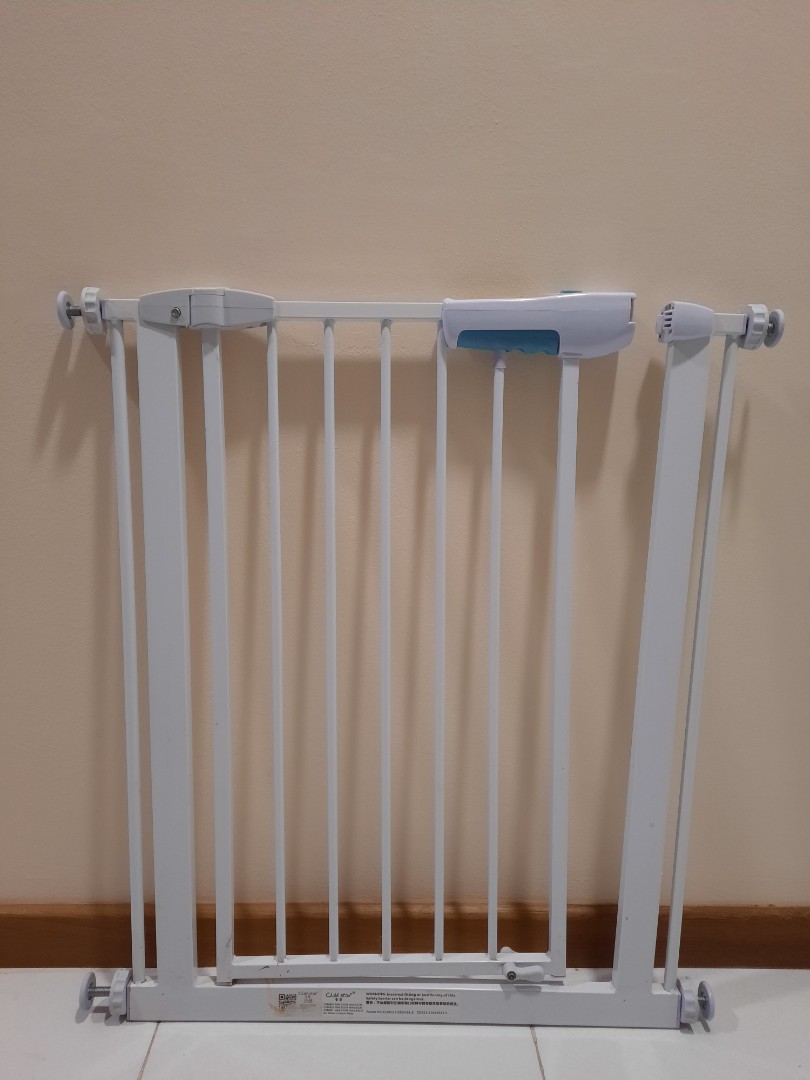 Baby gate used, Babies & Kids, Baby Nursery & Kids Furniture, Safety Gates, Locks & Protectors