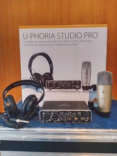 Behringer U-phoria Studio Pro Package