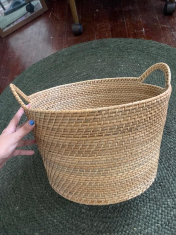 Buri Native Basket (Category: Gift Baskets & Hampers) located in Cebu City. Submitted by solnishka (Listing ID 1124769477, Image 1). Description: cebu area no damages bought for 1000 medium size.
