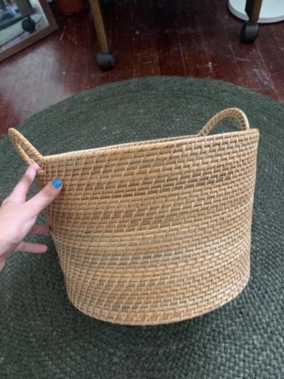 Buri Native Basket (Category: Gift Baskets & Hampers) located in Cebu City. Submitted by solnishka (Listing ID 1124769477, Image 2). Description: cebu area no damages bought for 1000 medium size.