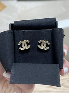 (Category: ) located in . Submitted by luxshoppes (Listing ID 1124825375, Image 1). Description: .