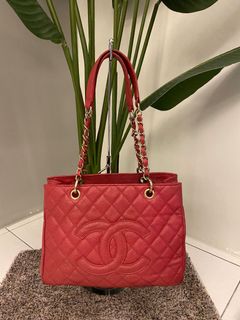 (Category: ) located in . Submitted by pre.lovedhandbag (Listing ID 1124824192, Image 1). Description: .