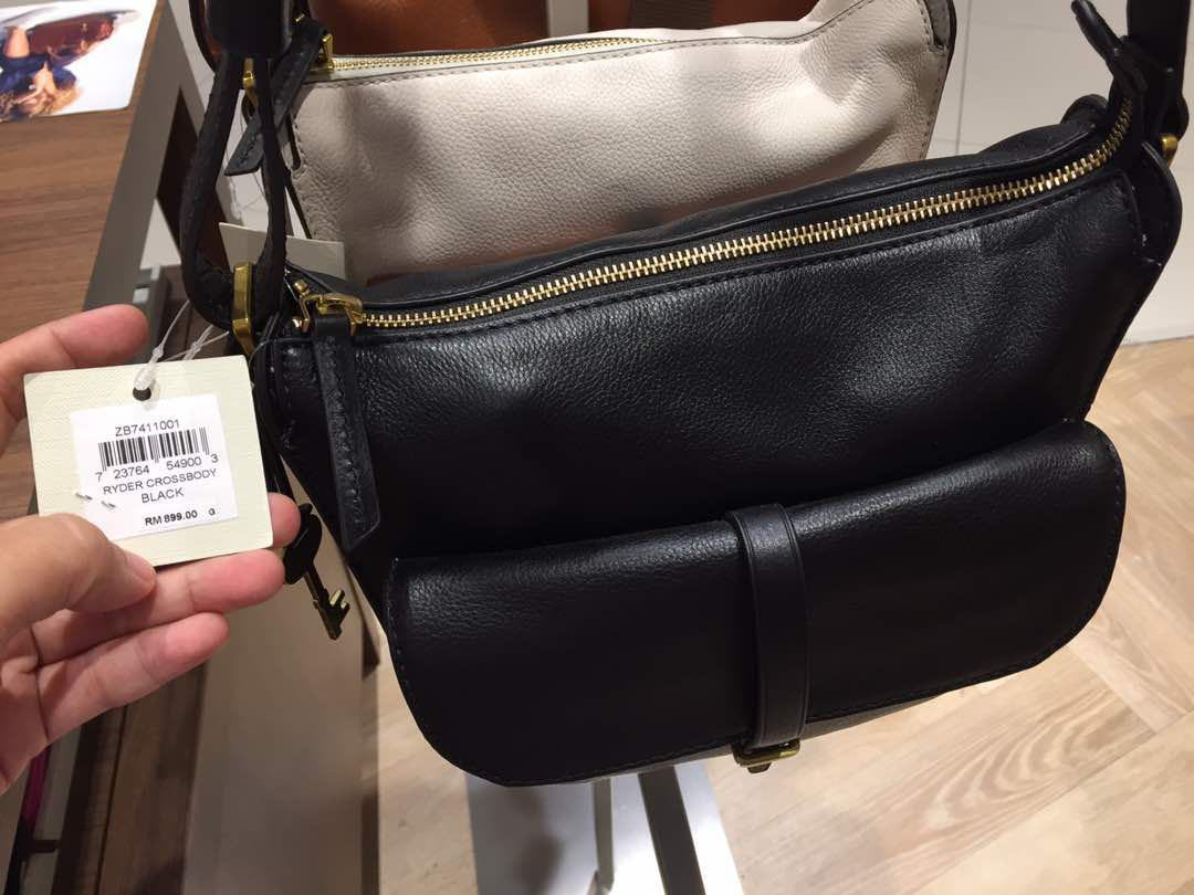 Fossil fully leather handbag 