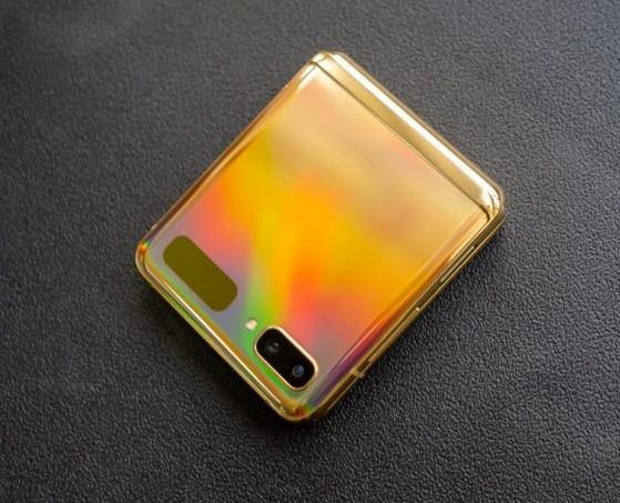 Galaxy Z Flip 4g 256g Mirror Gold With 3 Case Mobile Phones Gadgets Mobile Phones Android Phones Samsung On Carousell
