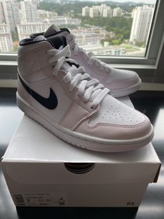 (Category: ) located in . Submitted by sneakers83 (Listing ID 1124885130, Image 1). Description: .