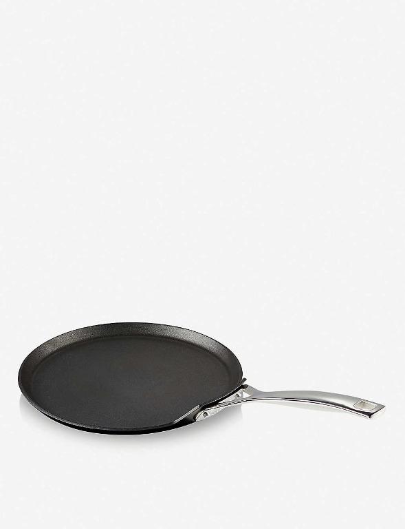 LE CREUSET Toughened nonstick aluminium crepe pan 24cm, Furniture & Home Living, Kitchenware