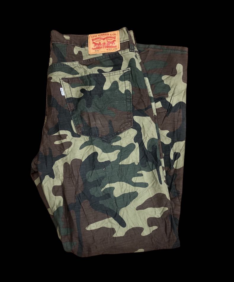 Levis 541 camo top