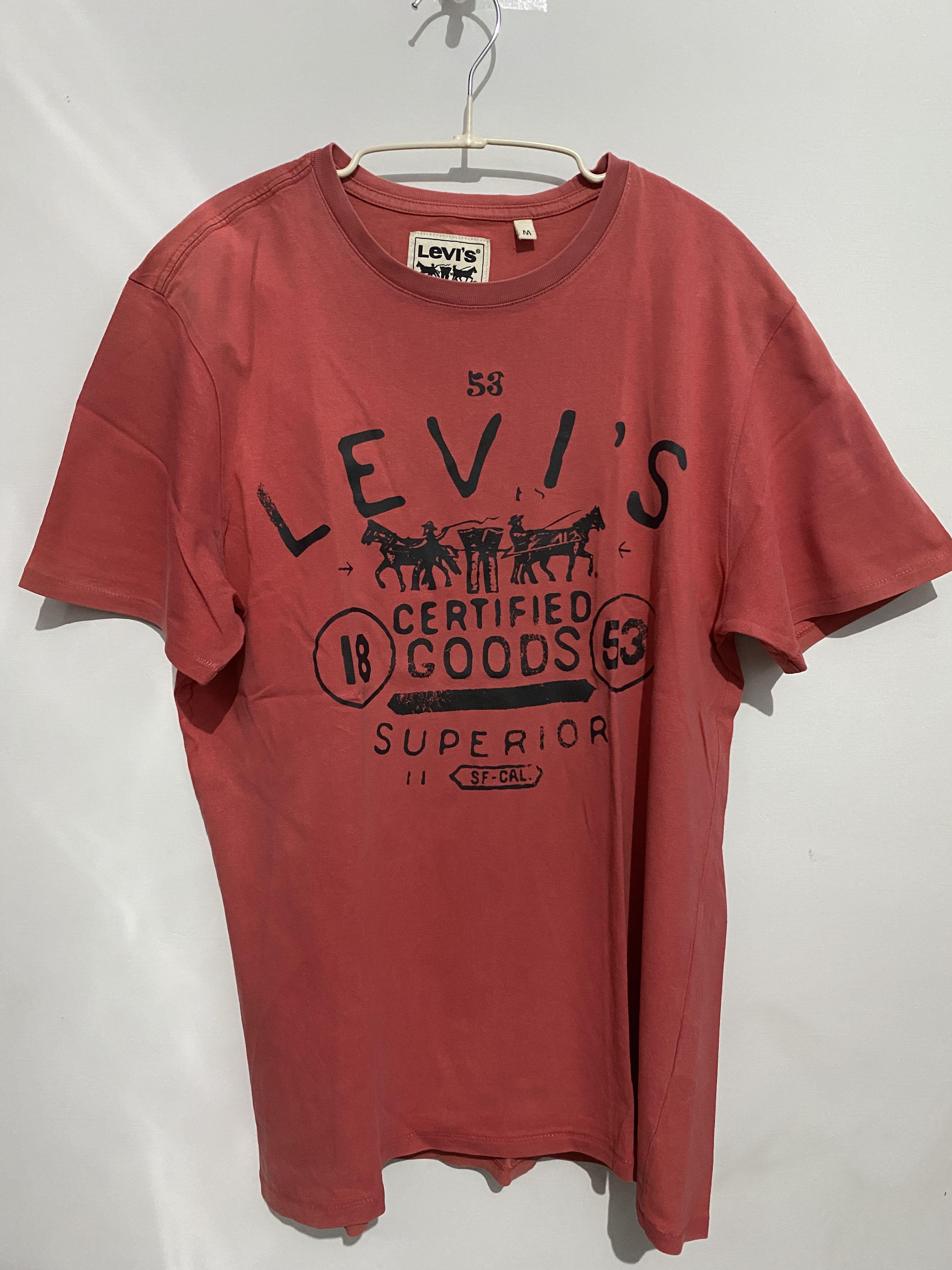 Levis red top, Fesyen Pria, Pakaian 