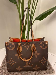 (Category: ) located in . Submitted by pre.lovedhandbag (Listing ID 1124828798, Image 1). Description: .